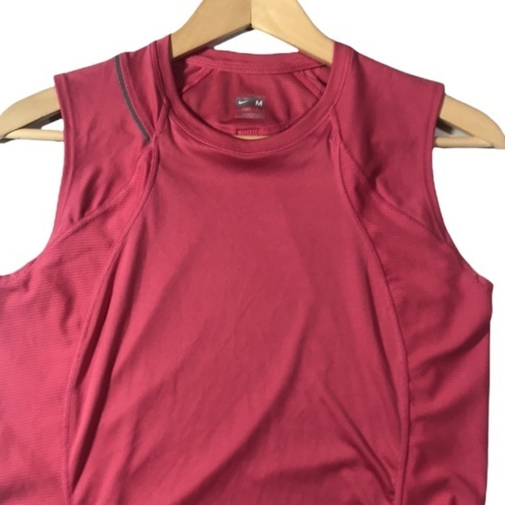 Nike Sleeveless Pink Tank Top Mesh side details - Picture 4 of 8